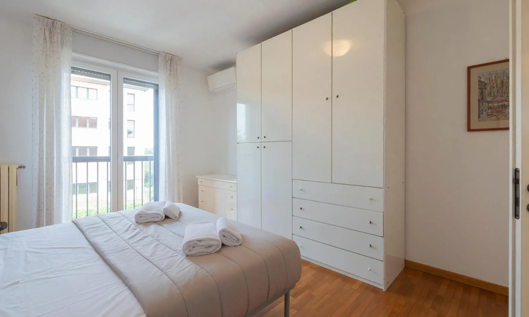 Lovely Two-Room Apartment Near Rho Fiera 0*,  Italien